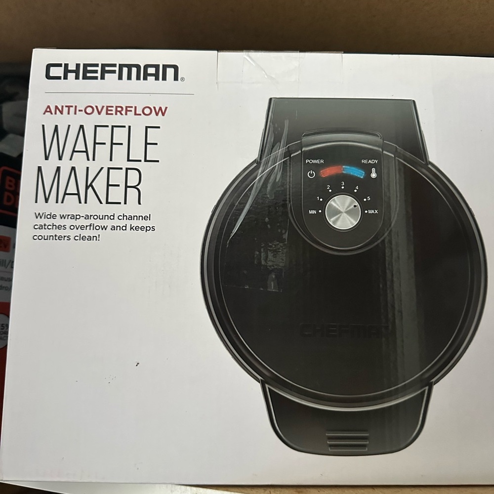 Chefman Black Anti-Overflow Waffle Maker